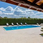 Peaceful Murvica Pool, Garden, And Modern Comfort - Two Bedroom With Private Pool Apartman