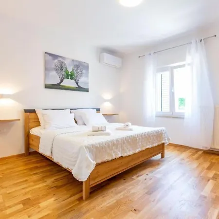 Peaceful Murvica Pool, Garden, And Modern Comfort - Two Bedroom With Private Pool Apartment *