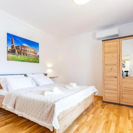 Peaceful Murvica Pool, Garden, And Modern Comfort - Two Bedroom With Private Pool *