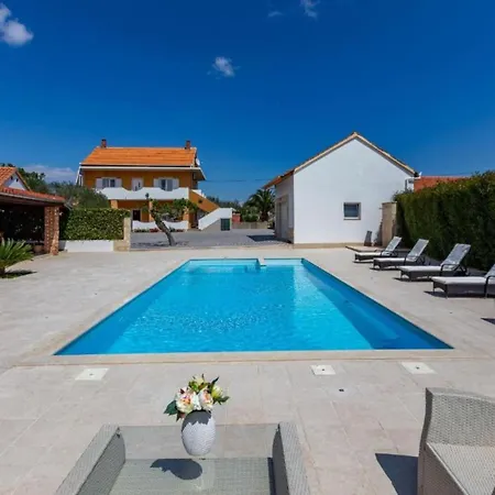 Peaceful Murvica Pool, Garden, And Modern Comfort - Two Bedroom With Private Pool Lejlighed