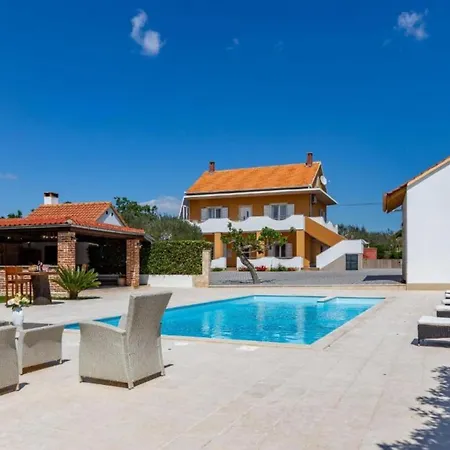 Peaceful Murvica Pool, Garden, And Modern Comfort - Two Bedroom With Private Pool *