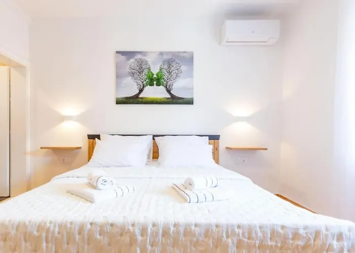 Peaceful Murvica Pool, Garden, And Modern Comfort - Two Bedroom With Private Pool *