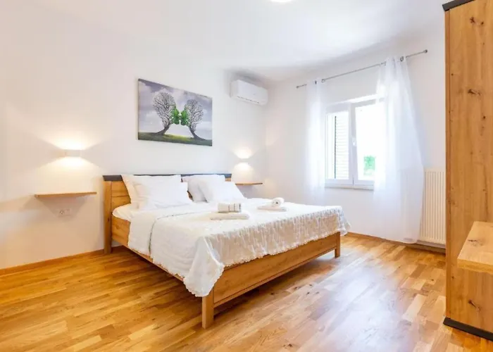 Peaceful Murvica Pool, Garden, And Modern Comfort - Two Bedroom With Private Pool شقة *