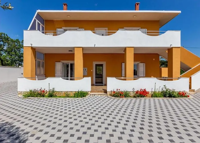 Peaceful Murvica Pool, Garden, And Modern Comfort - Two Bedroom With Private Pool * زادار