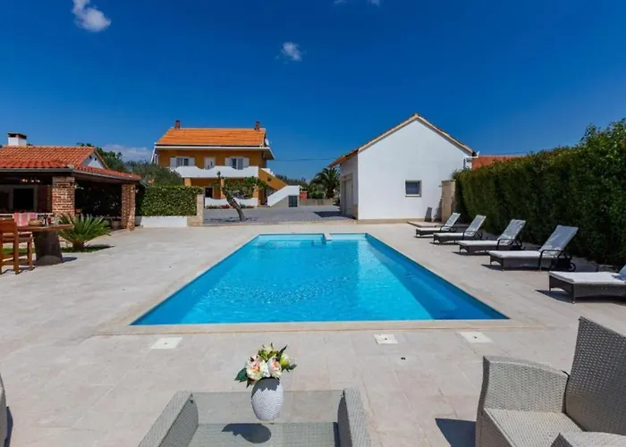 Peaceful Murvica Pool, Garden, And Modern Comfort - Two Bedroom With Private Pool شقة