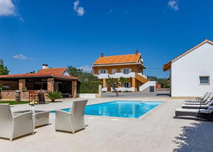 Peaceful Murvica Pool, Garden, And Modern Comfort - Two Bedroom With Private Pool *